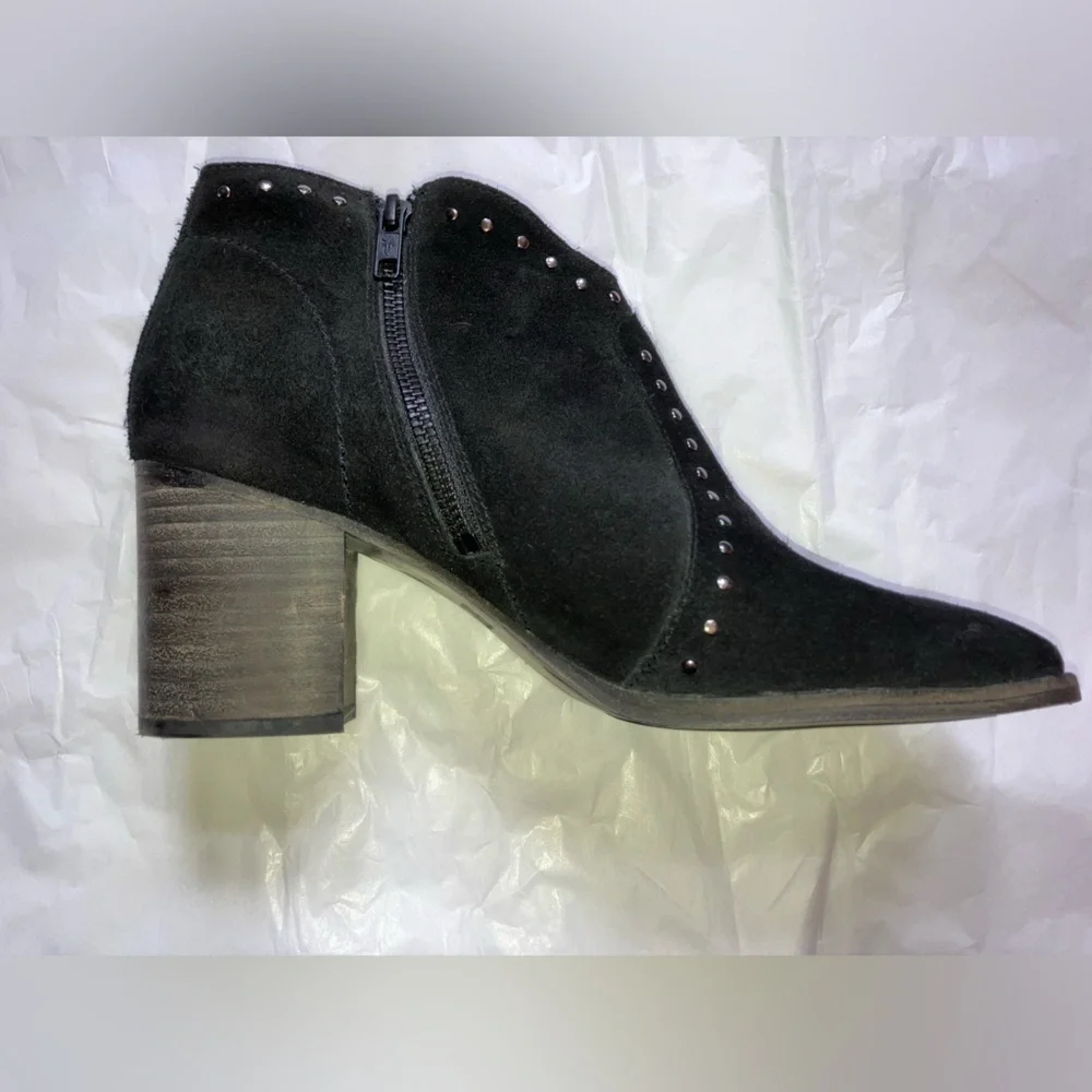 Frye® Nora Oiled Italian Black Leather Suede Stud Booties Block Heel size 9.5